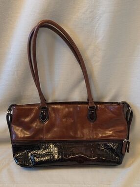 Classic La Diva Italian Design Two-Tone Brown Shoulder Bag with Zippered Top